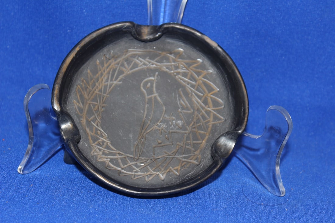 Dona Rosa Oxa Mexico Ashtray: footed - please note= chip as shown - 4" in diameter
