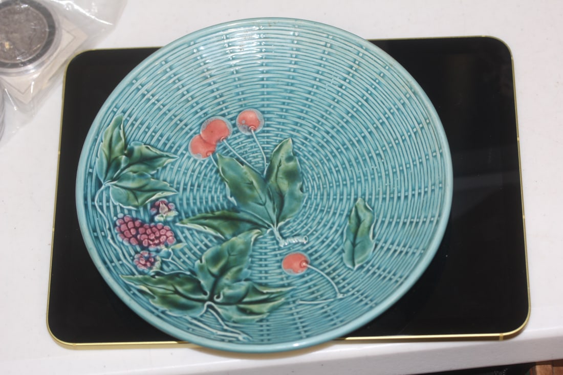 Antique Majolica Plate: 7 5/8" in diameter - pattern unknown