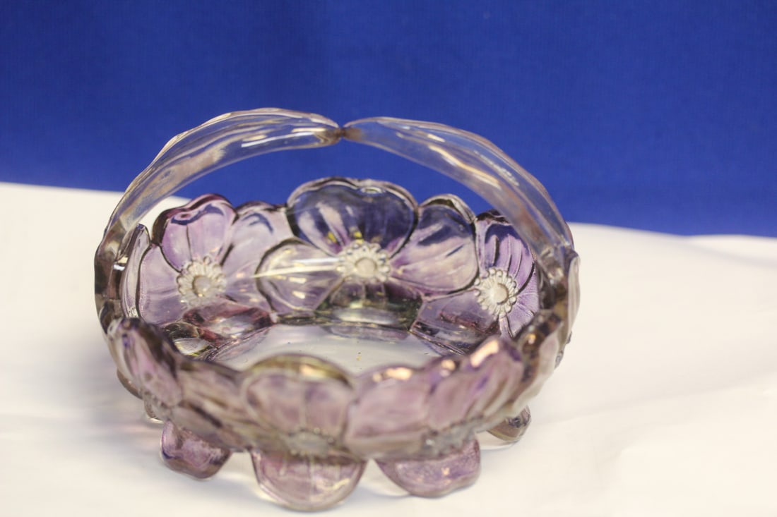 Artglass Basket: 4 3/4" across