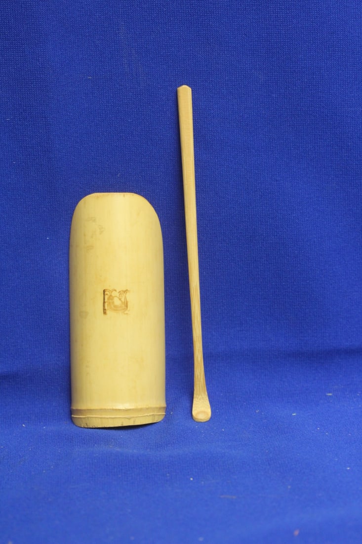 Lot of 2 Bamboo Articles: longest= 7 inches