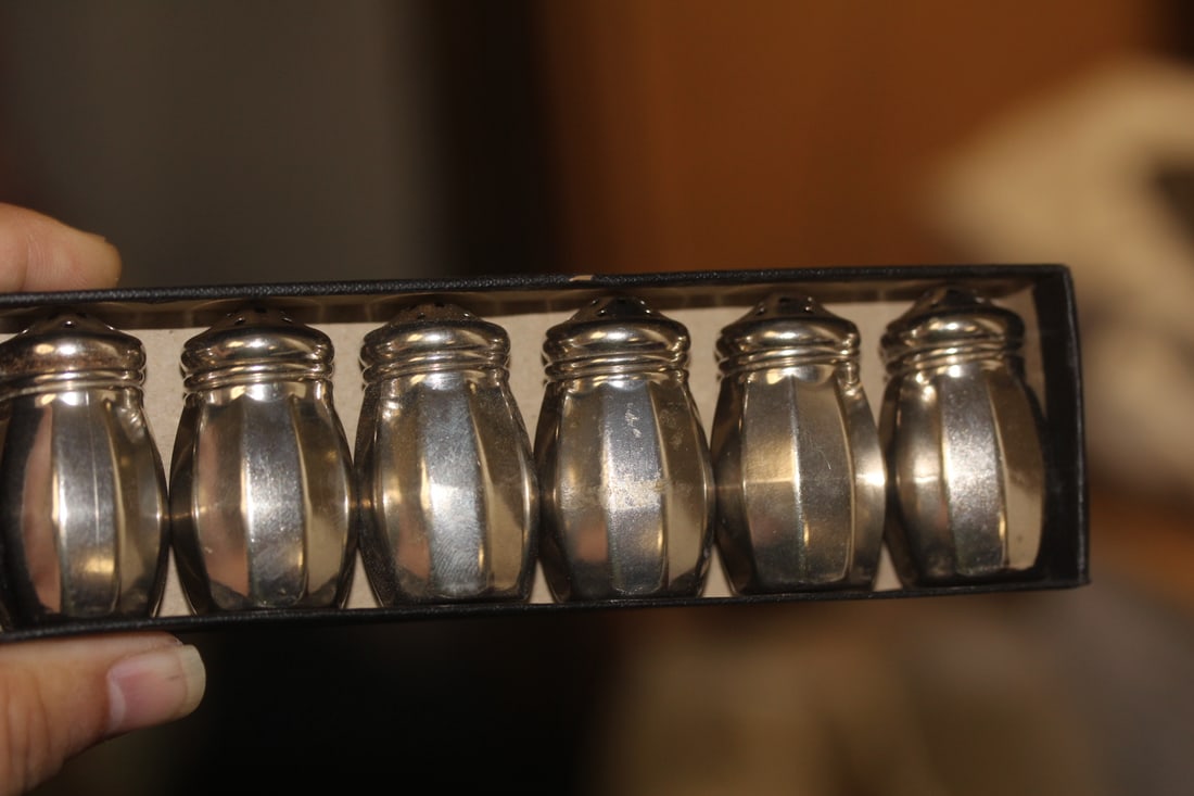 Set of Six Small Silverplate Shakers: measures= 1 5/8" tall each
