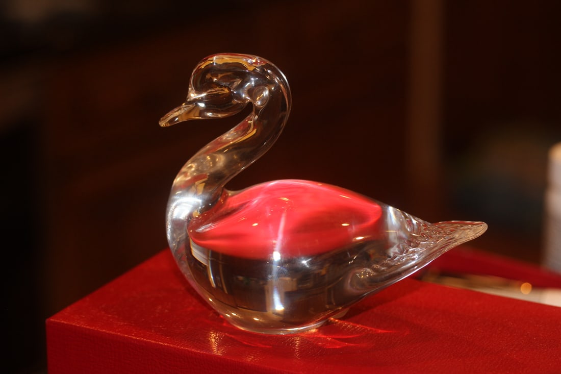 Crystal Swan: from Sweden - 5 1/4" across