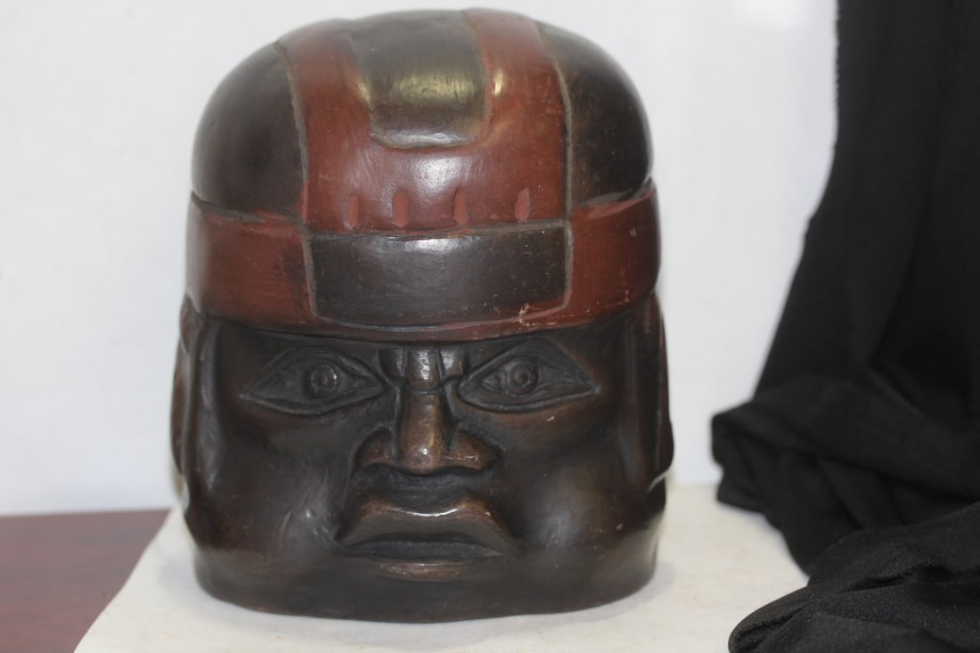 A Ceramic Bust: possibly from a sci-fi story series - approximately 6 inches across