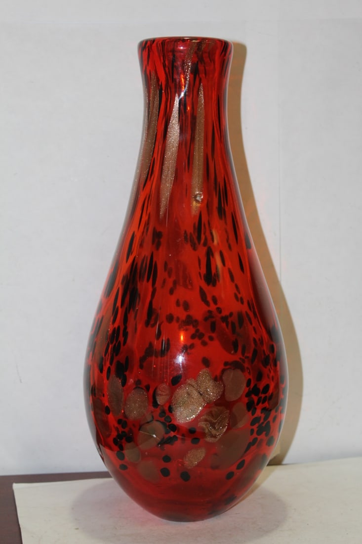 An Artglass Vase: 14 1/4" tall