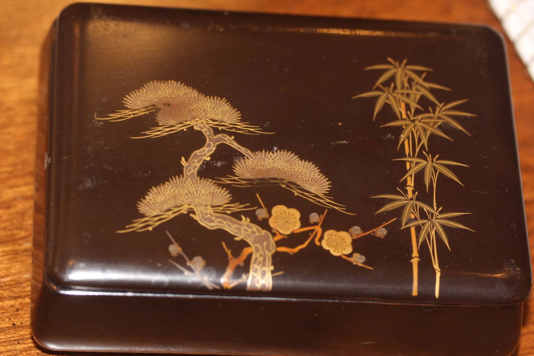 Japanese Lacquer Style Inlaid Box: 4 5/8" long