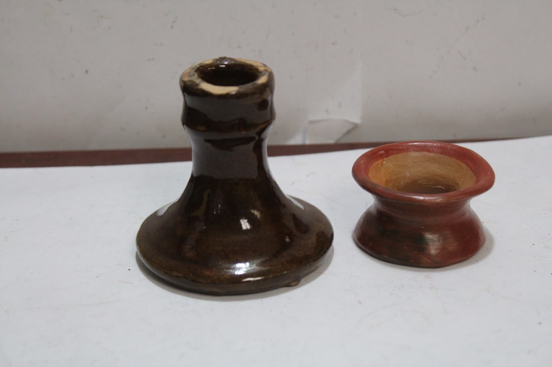 Lot of 2 Ceramic Articles: taller= 3"