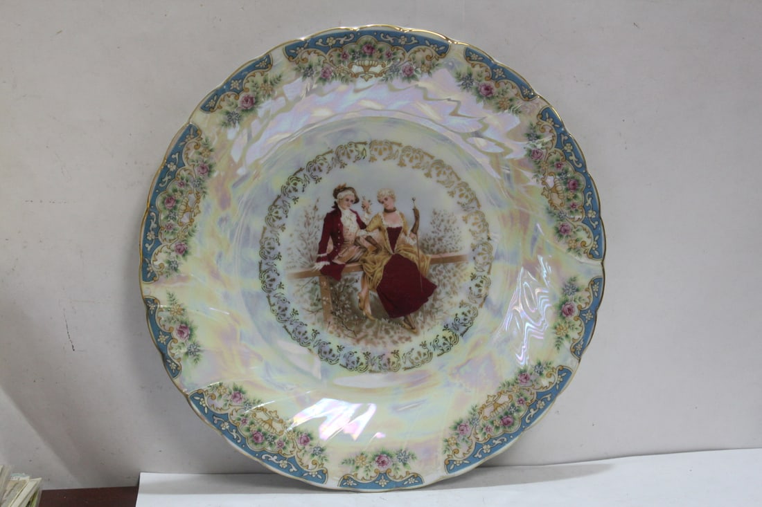 A Japanese Porcelain Portrait Plate: boxed - 10 1/4" in diameter