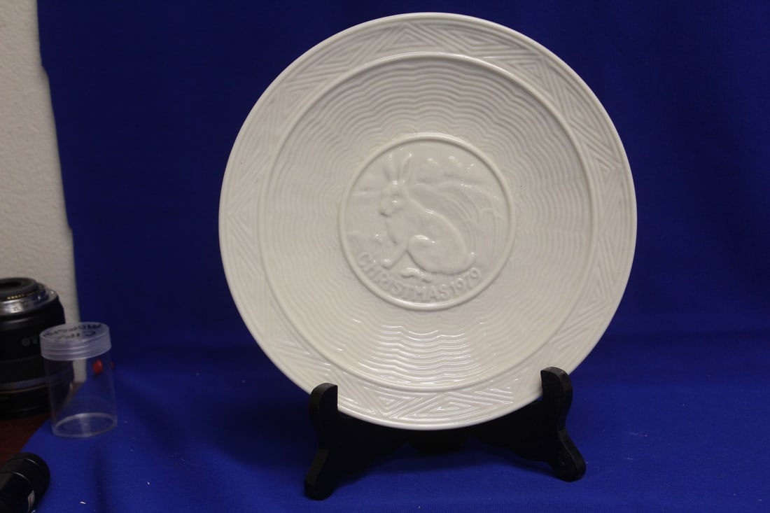 A Belleek 1979 Christmas Plate: 9 inches in diameter