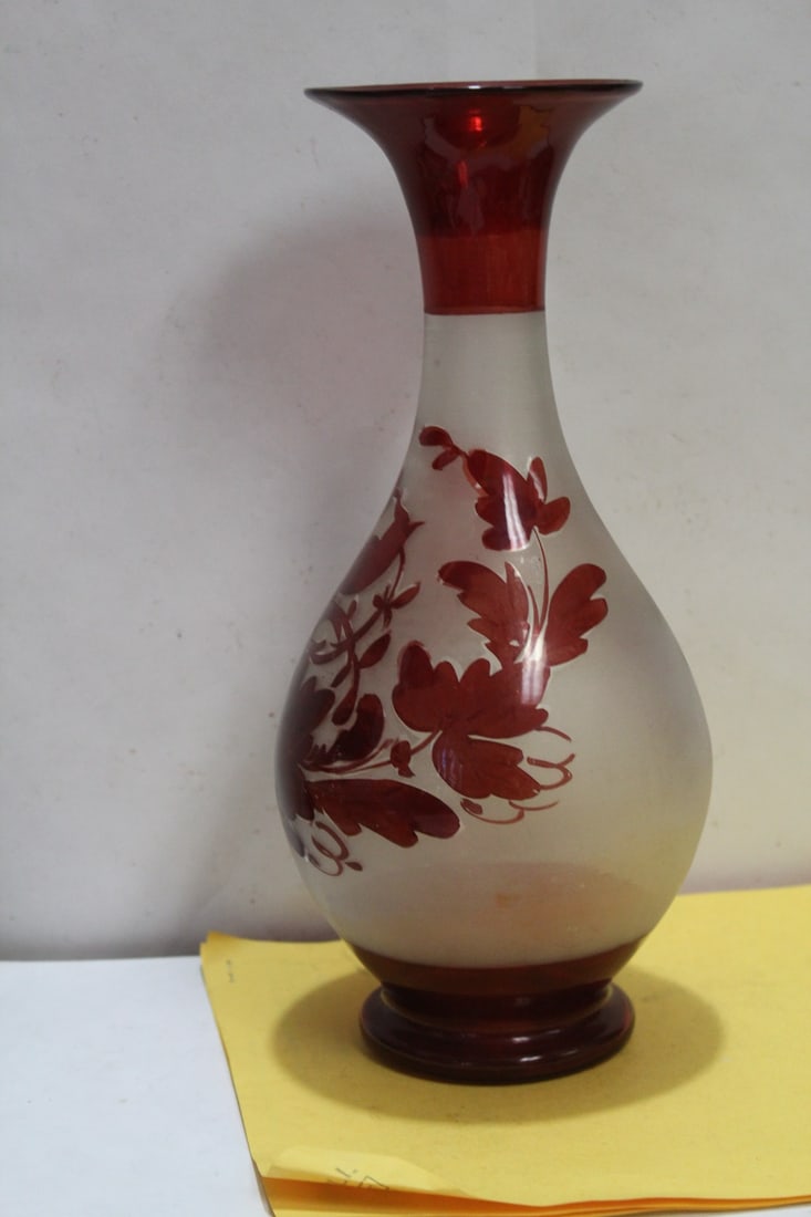 A Ruby Red Glass Vase - 2