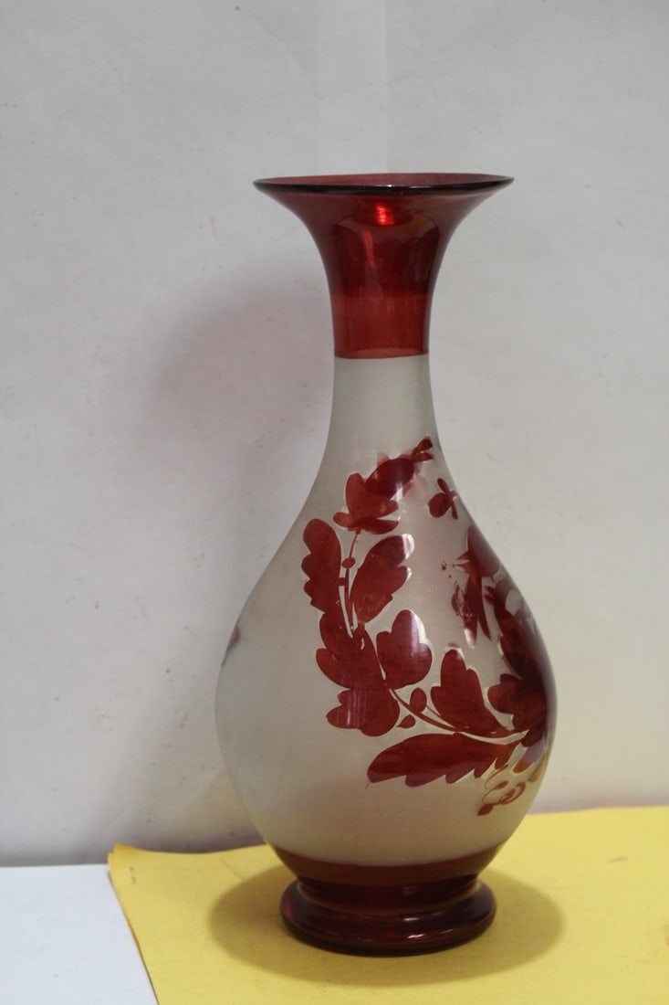A Ruby Red Glass Vase - 4