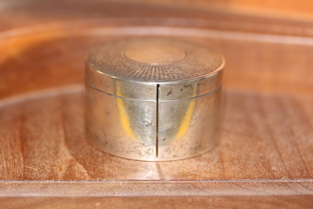 Sterling Trinket Box: please note: there is a gap as shown - appeared to be original to the manufacturer, however: purpose unknown - gold wash inside - 1 7/8" in diameter