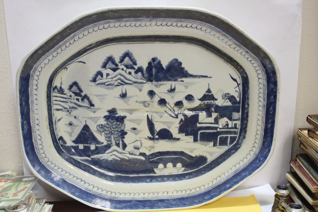 An Antique Chinese Export Platter (1 of 13)