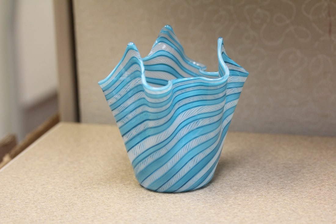 Rare Venetial Swirl Artglass Small Vase: most likely Murano (unmarked) - beautifully designed - 4 1/4" tall