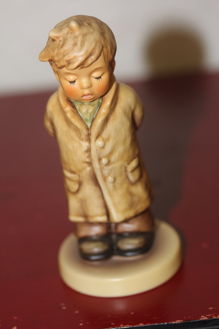 Full Bee Hummel: artist signed - 4 inches tall