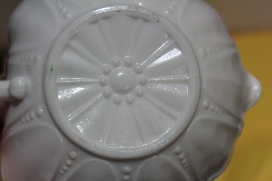 A Ceramic Leaf Dish - 4