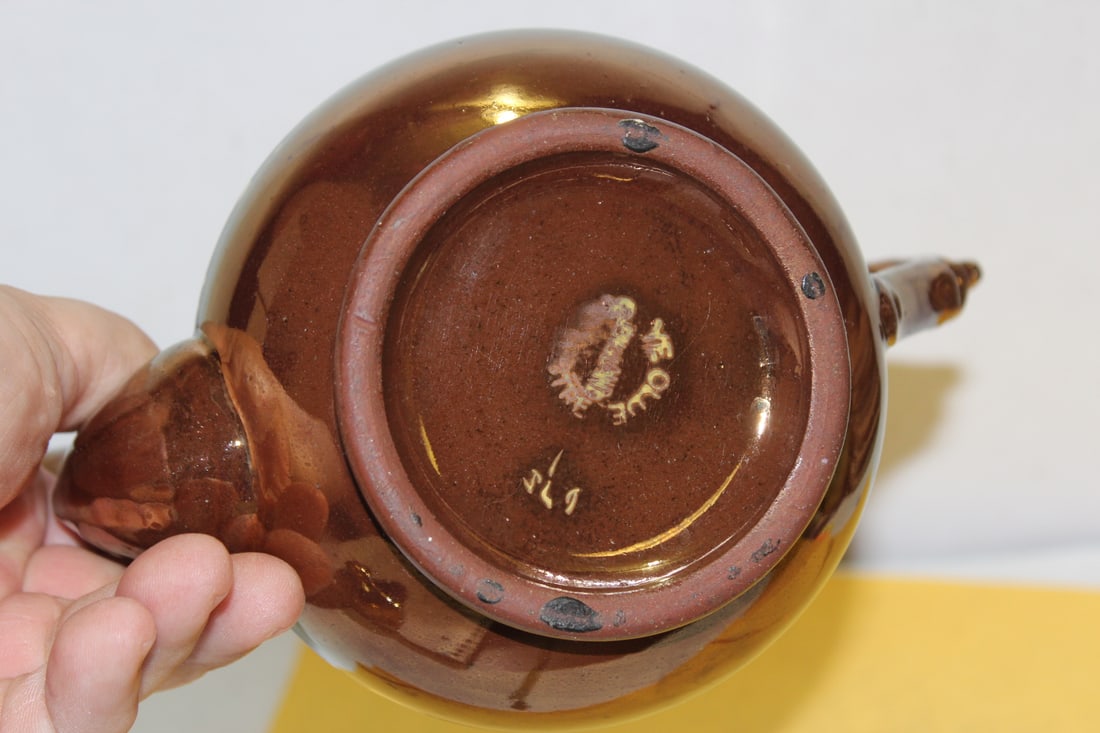 A Ceramic Lusterware Teapot - 7