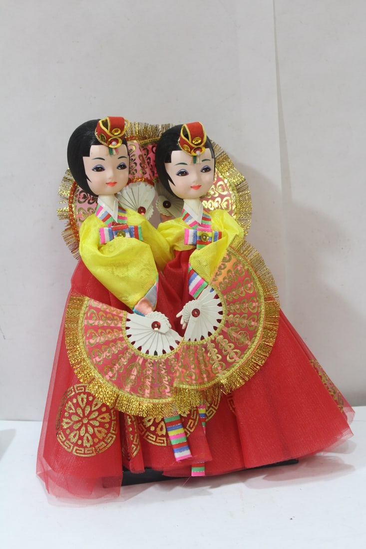 A Pair of Oriental Dolls: 10 1/4" tall
