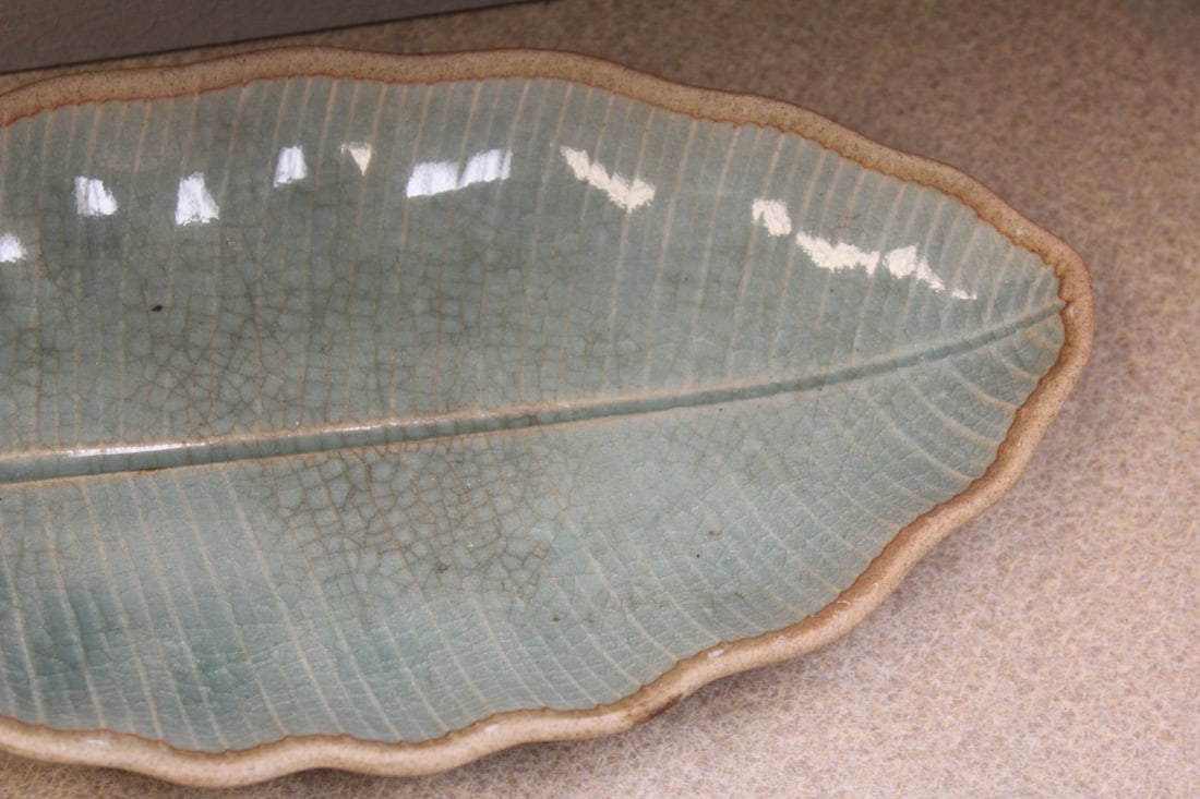 Ceramic leaf bowl - 4