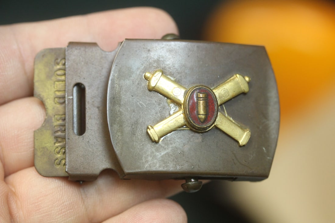 Vintage Military Belt Buckle: as shown