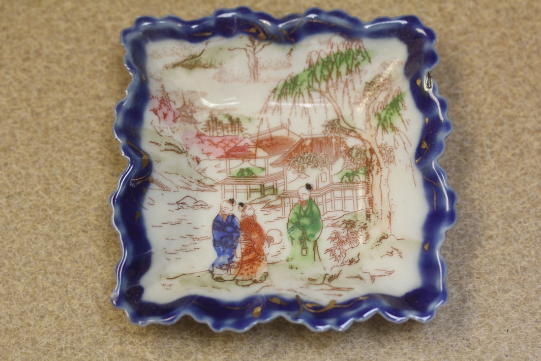 Kutani Small Square Tray: Geisha girl motief - Japanese - 4 1/4" square