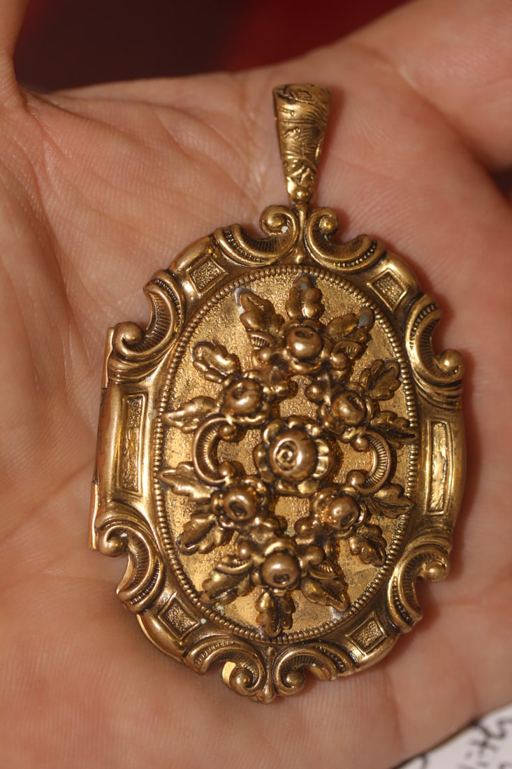 Victorian Gold Filled Locket: beautifully carved - measurements as shown