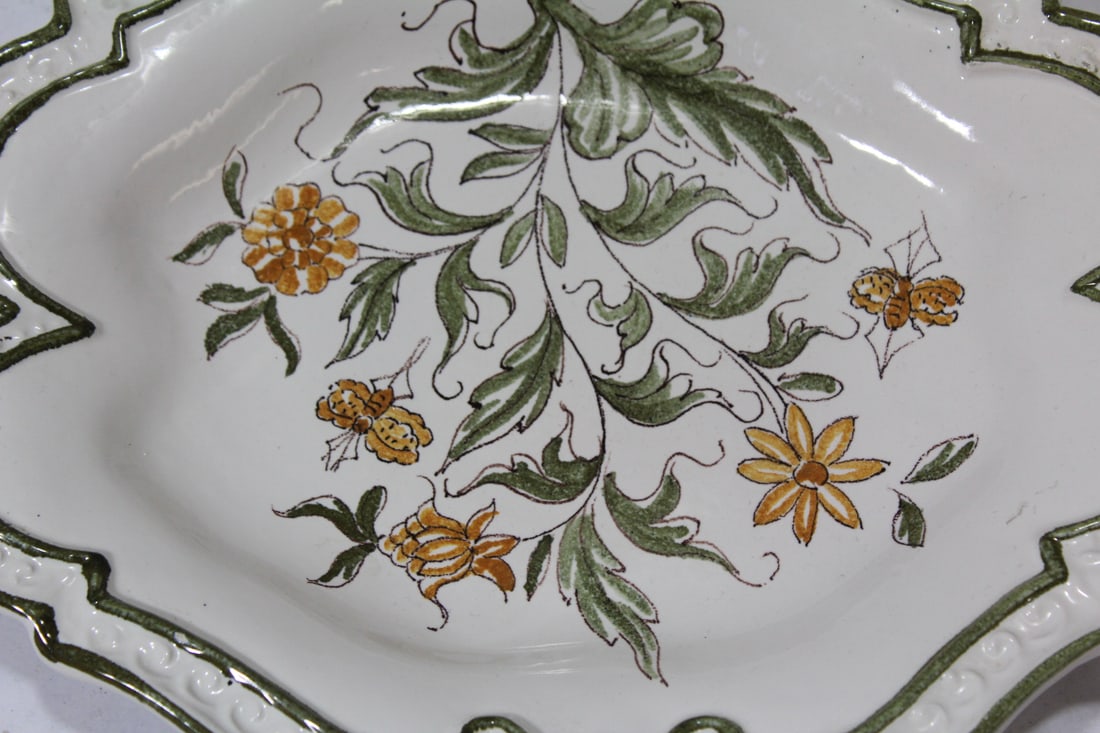 A Decorative Ceramic Plate - 3