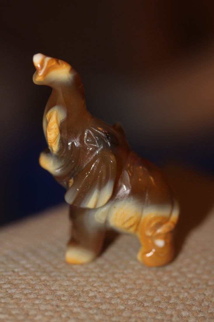 Chinese Agate Elephant: Beautiful - 2 inches tall