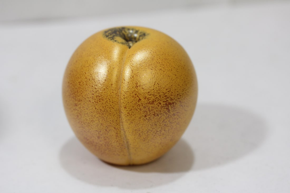 A Signed Gozo Glass Peach: 2 7/8" tall