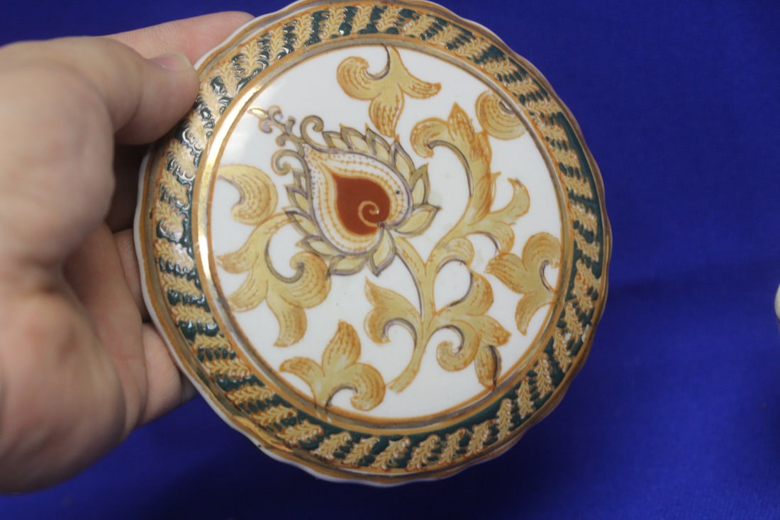 A Decorative Ceramic Trinket Box - 2