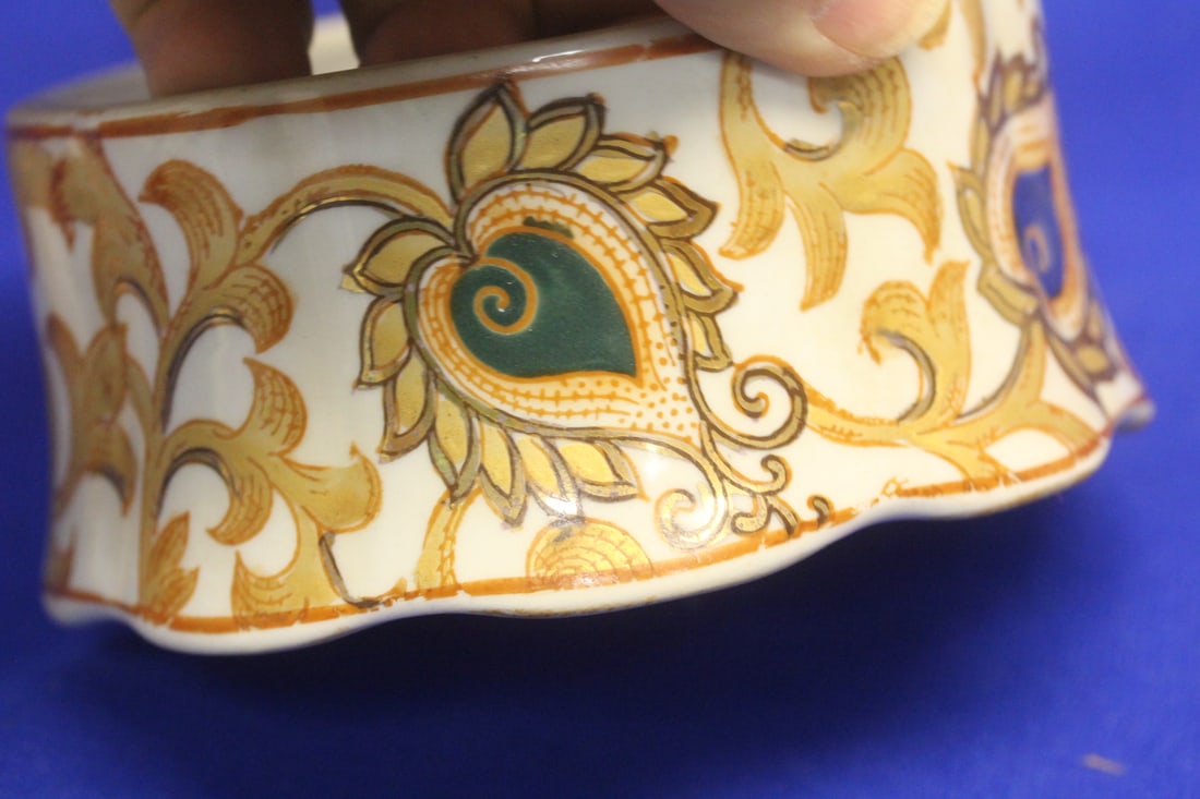 A Decorative Ceramic Trinket Box - 6