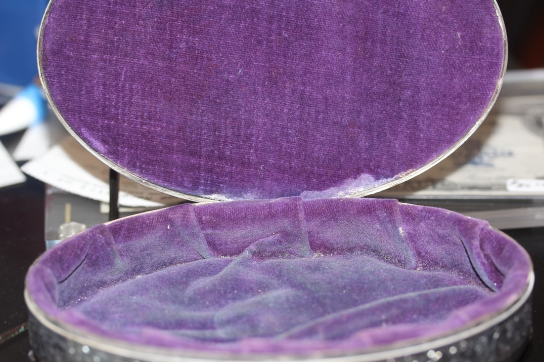 Zipla 90 Silverplated Repousse Box - 9