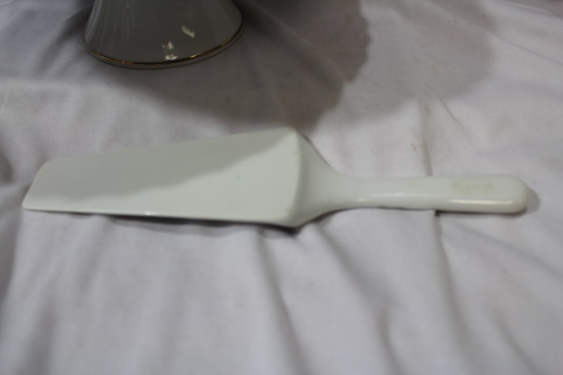 A Ceramic Cake Plate - 3