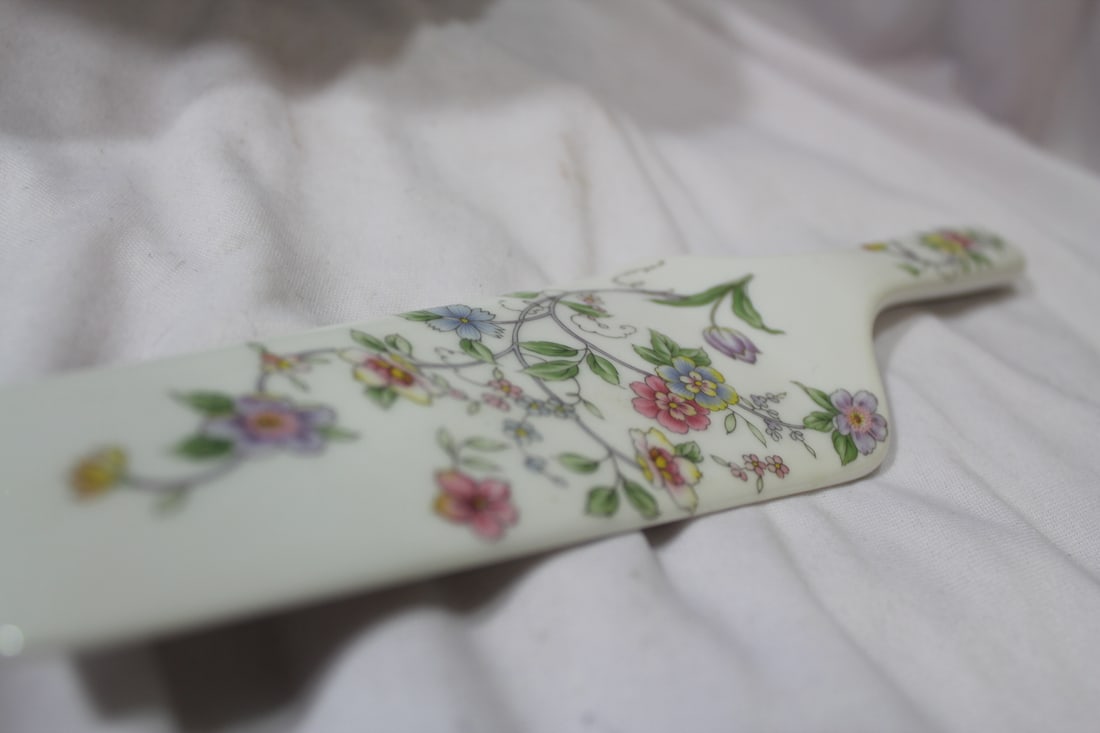 A Ceramic Cake Plate - 4