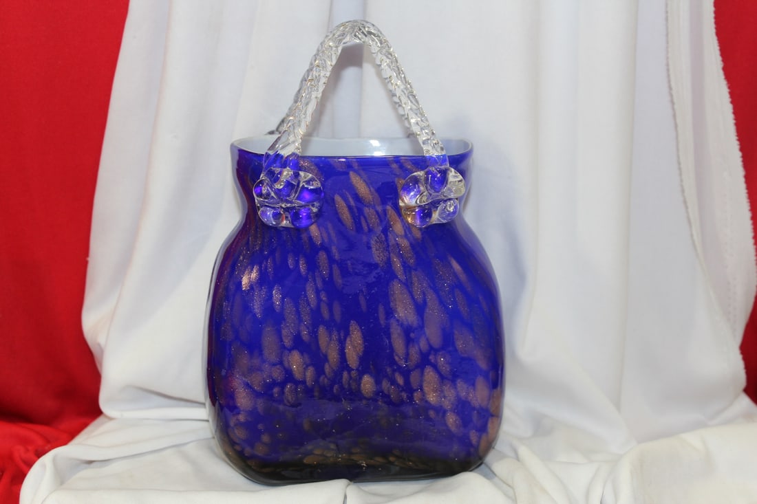 An Artglass Basket: 9 3/4" tall