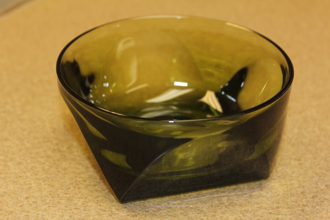 Mid Century Modern Style Green Glass Bowl: 4 1/2" in diameter