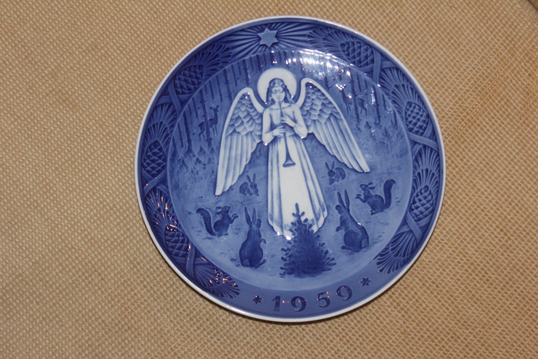 Royal Copenhagen Denmark 1959 Plate: 7 1/8" in diameter