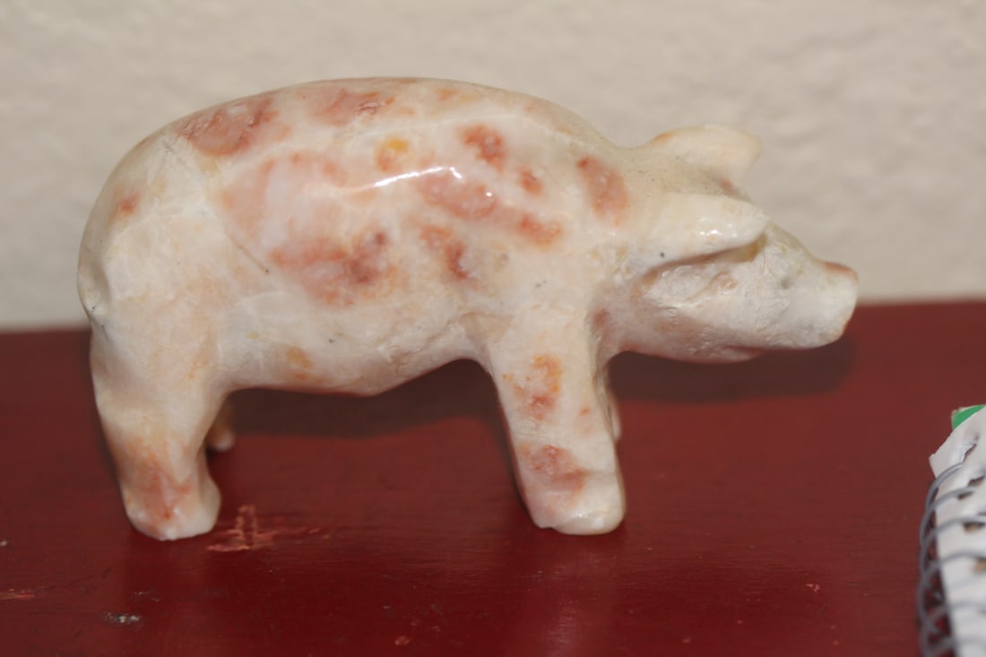 Onyx Pig: 3 5/8" across