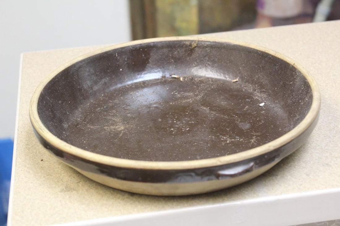 Stoneware Tray: 10" in diameter