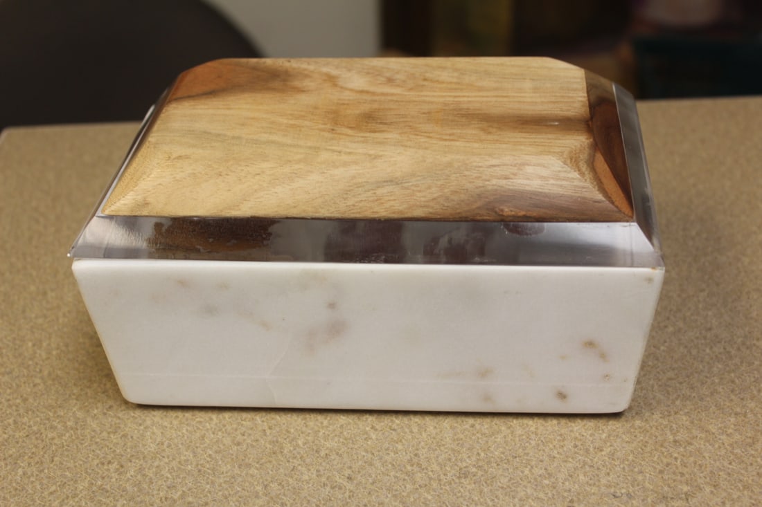 Retro Style Box: lucite/wood/onyx - age unknown - 8 inches across
