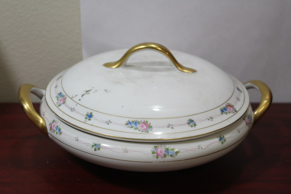 A Nippon Taureen: 10" across, handle to handle