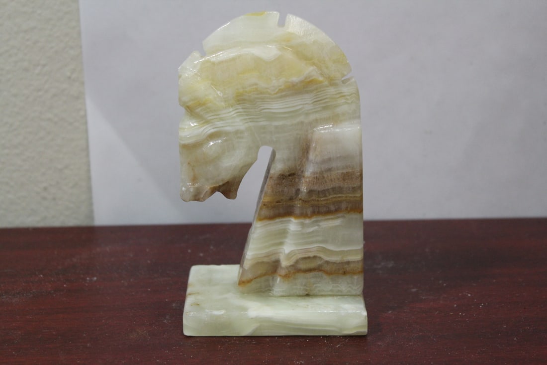 An Onyx Horse: 5 3/4" tall