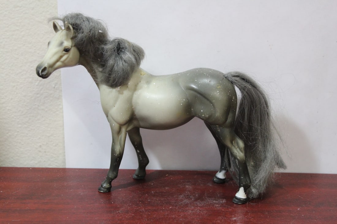 A Vintage Plastic Horse: 6 1/2" across