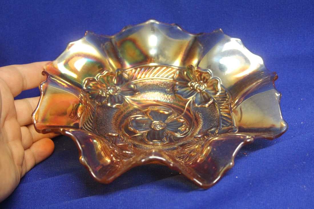A Carnival Glass Bowl: 7 3/8" in diameter