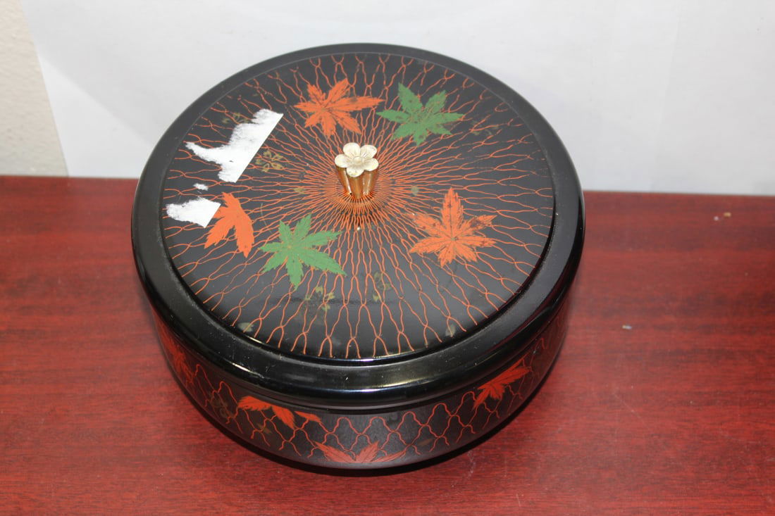 A Lacquer Box: most likely Chinese - 6 3/4" in diameter