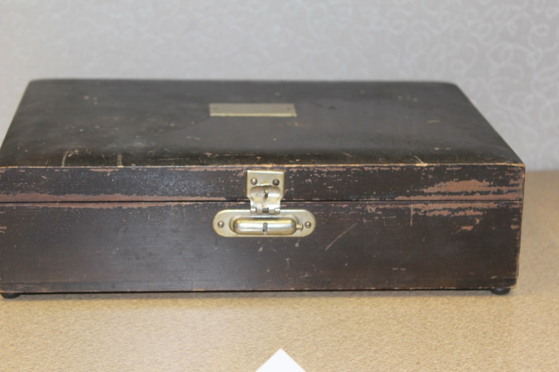 Vintage Humidor Box: 11 3/8" across