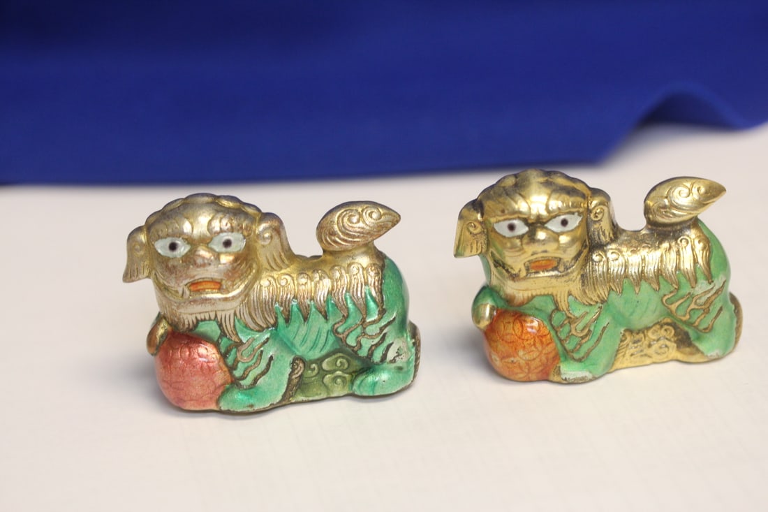 A Pair of Miniature Foo Lions: 2 1/8" across each