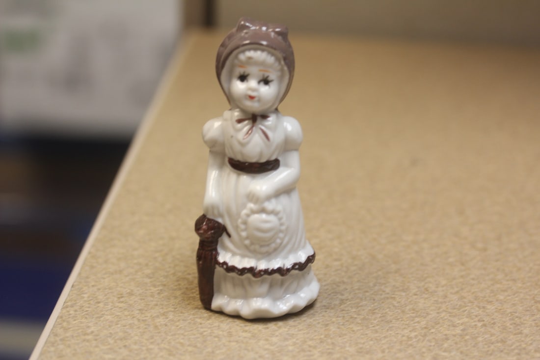 Small Japanese Figurine: 4" tall