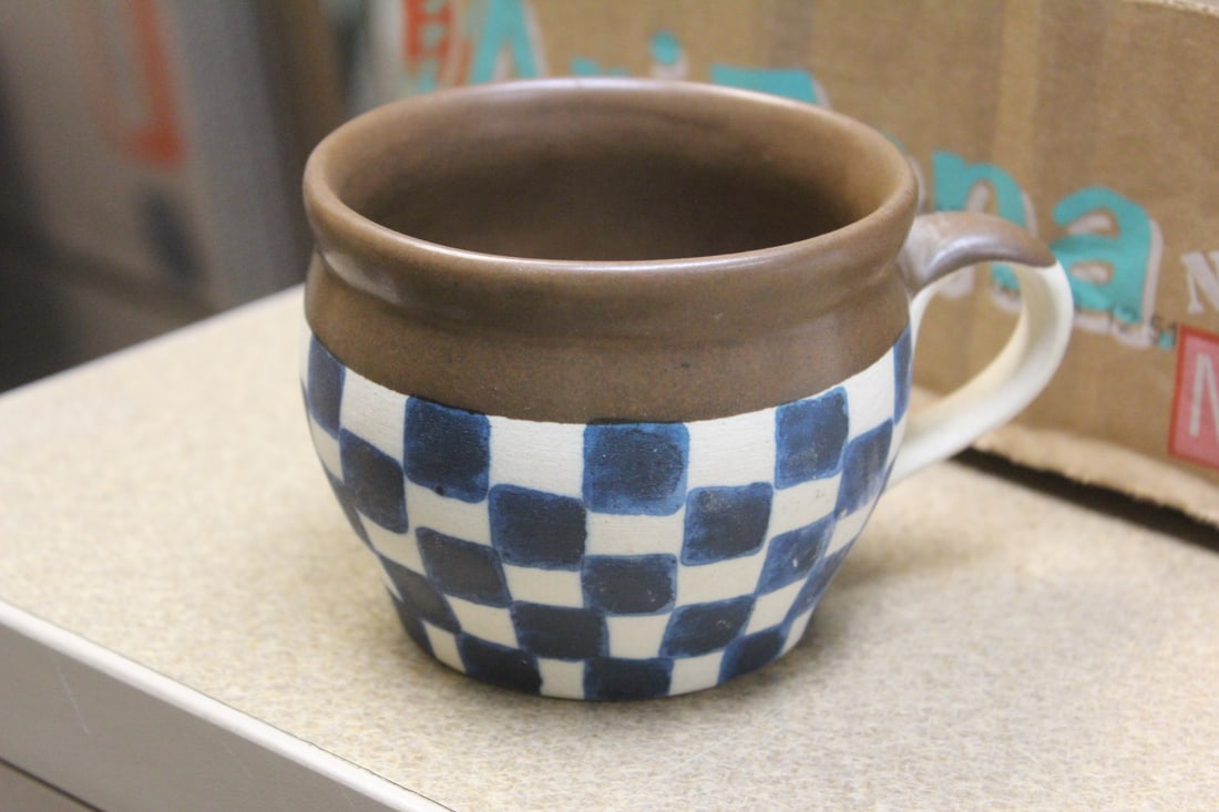 Checker Pottery Mug: marked R - 3 7/8" in diameter
