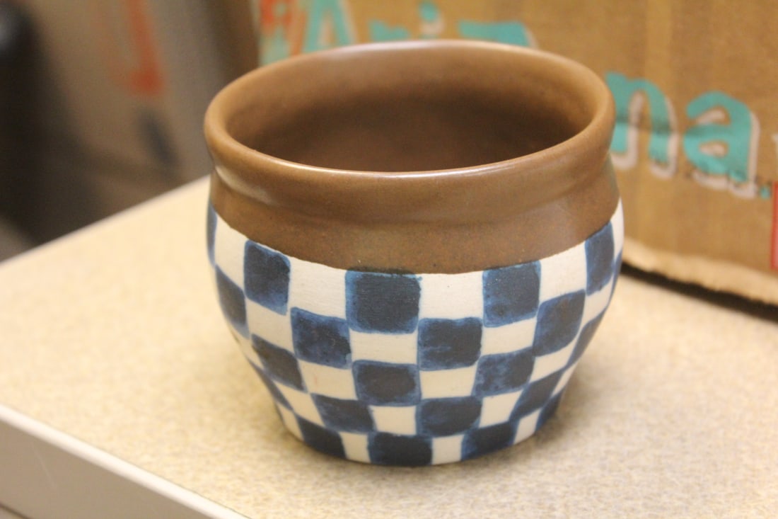 Checker Pottery Mug - 4