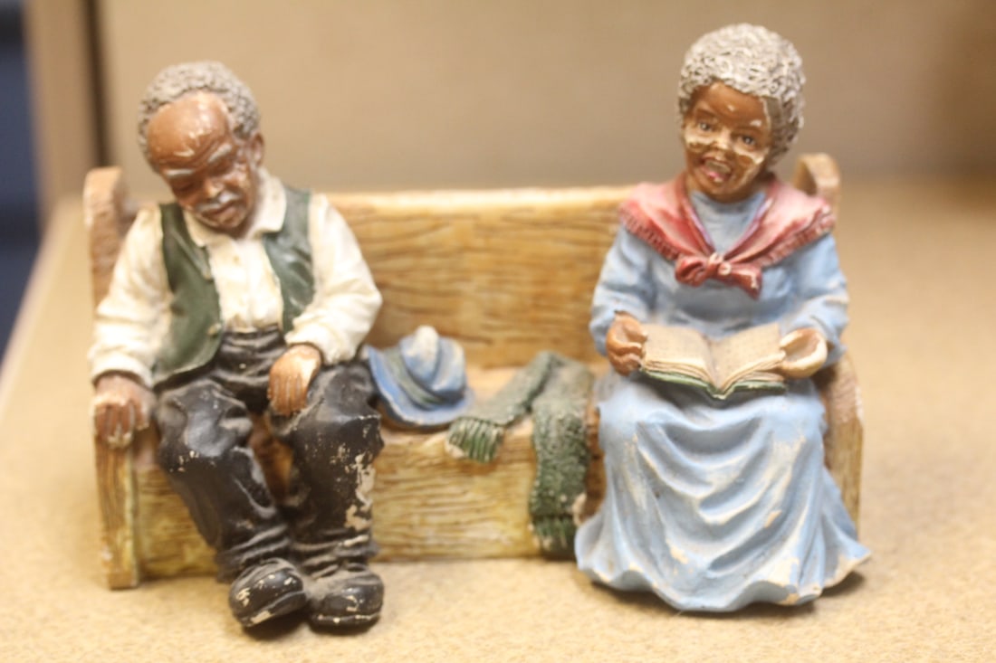 Black Americana Resin Figurine: please note: worn - 5 7/8" across